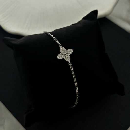 Silver Clove Minimal Bracelet (Anti Tarnish)