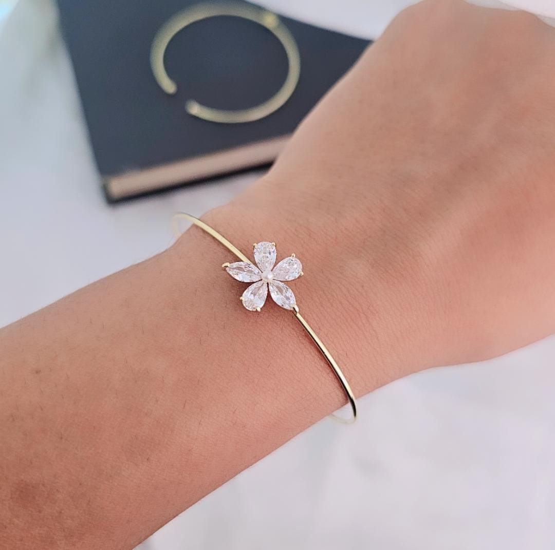 Golden Big Flower Delicate Solitaire Kada Bangle