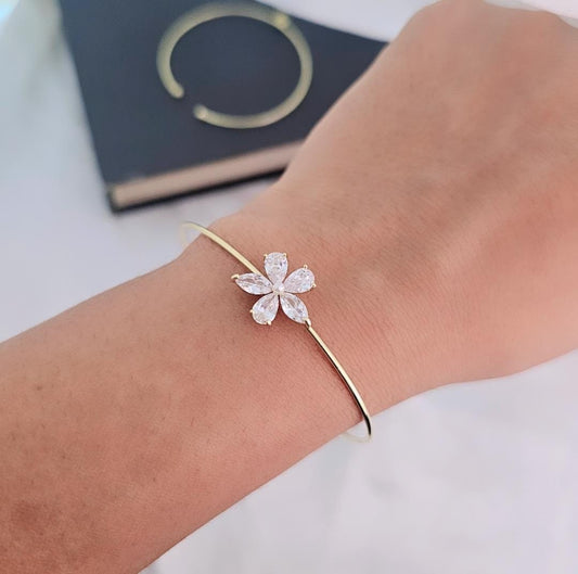 Golden Big Flower Delicate Solitaire Kada Bangle