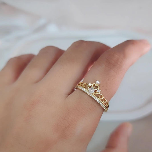 Golden Sleek Crown Ring