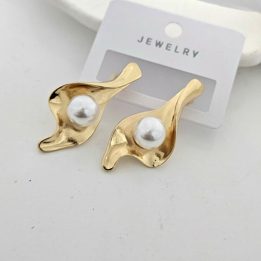 Golden Elegant Pearl Studs Earrings