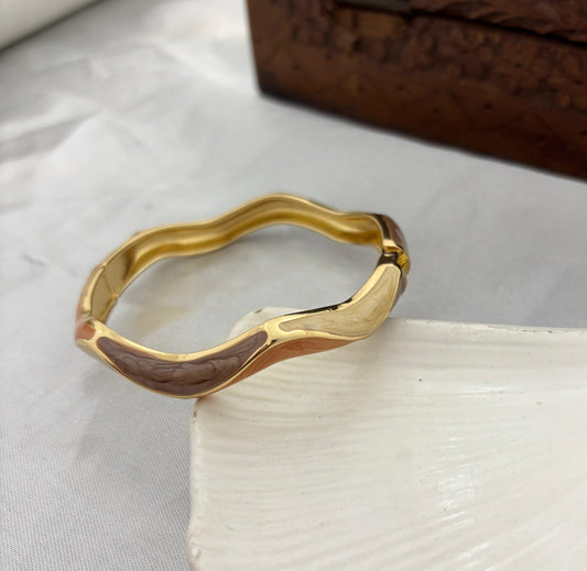 Curve Brown Beige Enamel Kada Bangle