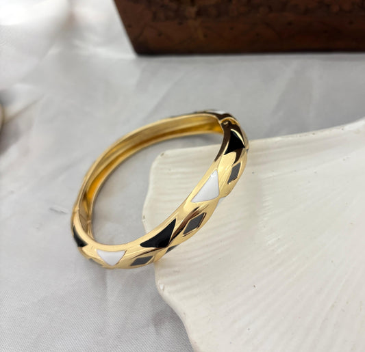 Black White Curve Triangle Bamboo Beige Enamel Kada Bangle