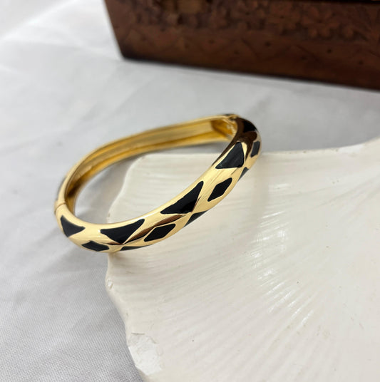 Black Curve Enamel Triangle Kada Bangle