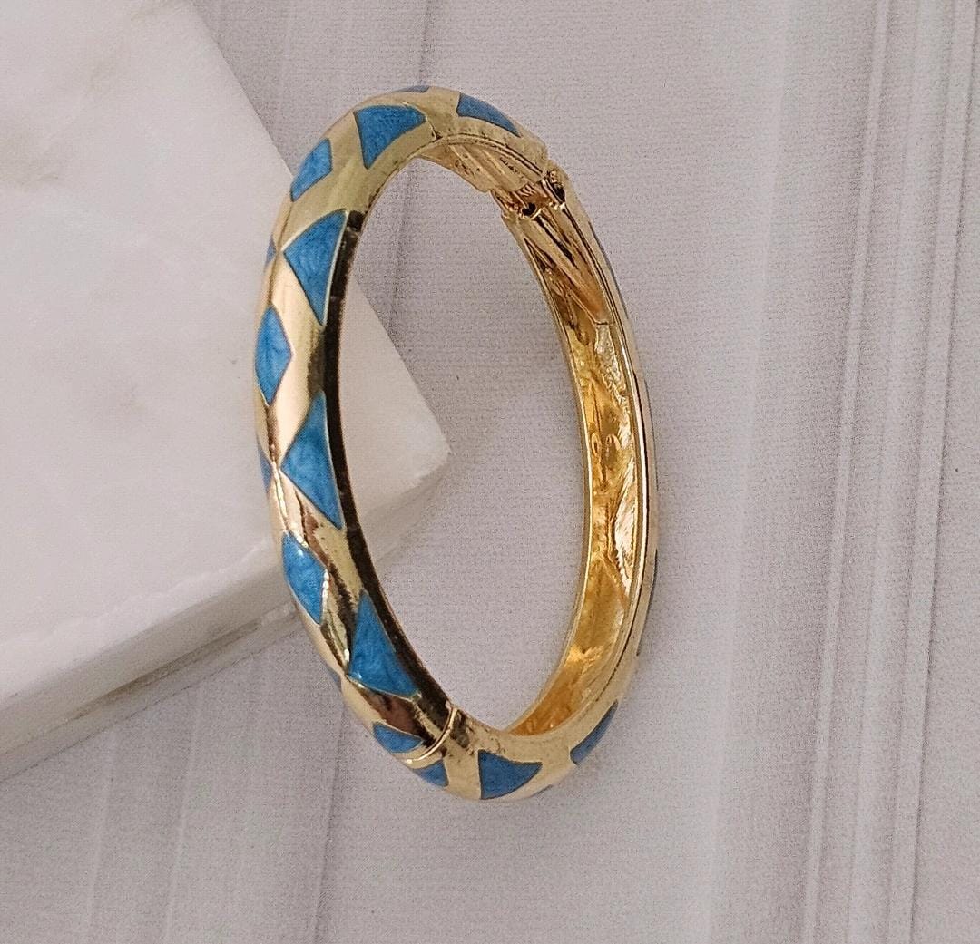 Women Anti Tarnish Enamel V Openable Kada Bracelet