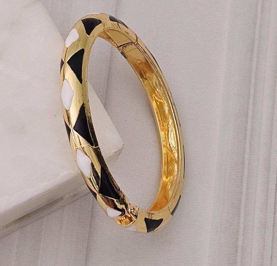 Women Anti Tarnish Enamel V Openable Kada Bracelet