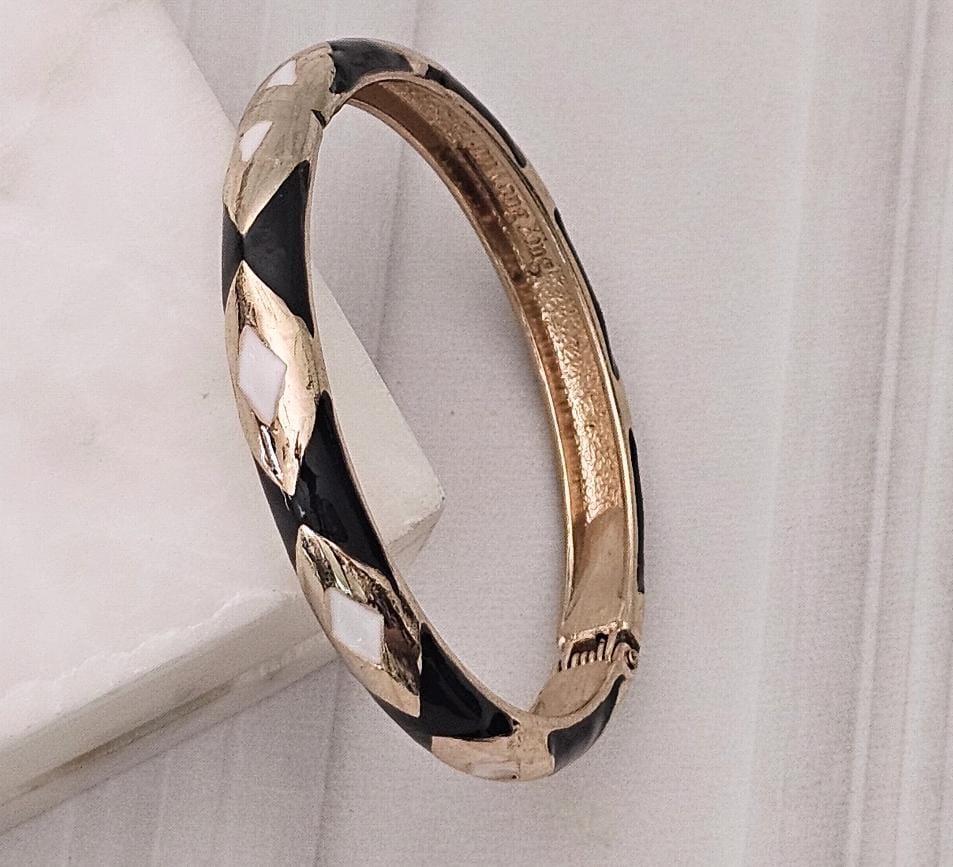 Women Anti Tarnish Enamel V Openable Kada Bracelet