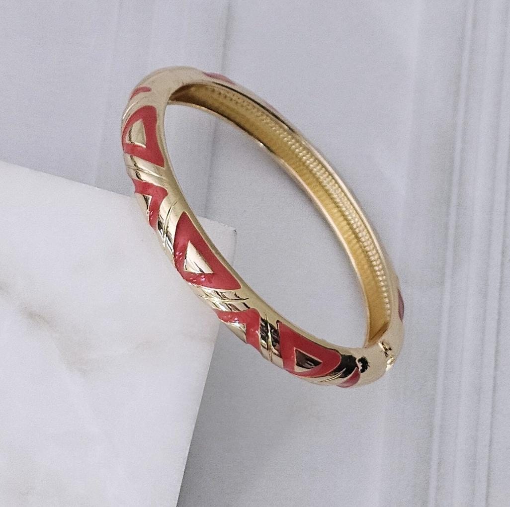 Women Anti Tarnish Enamel V Openable Kada Bracelet