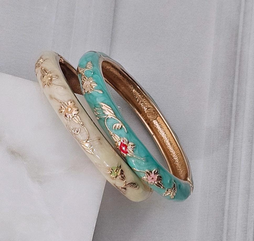 Women Anti Tarnish Enamel Flower Openable Kada Bracelet (Small Size)