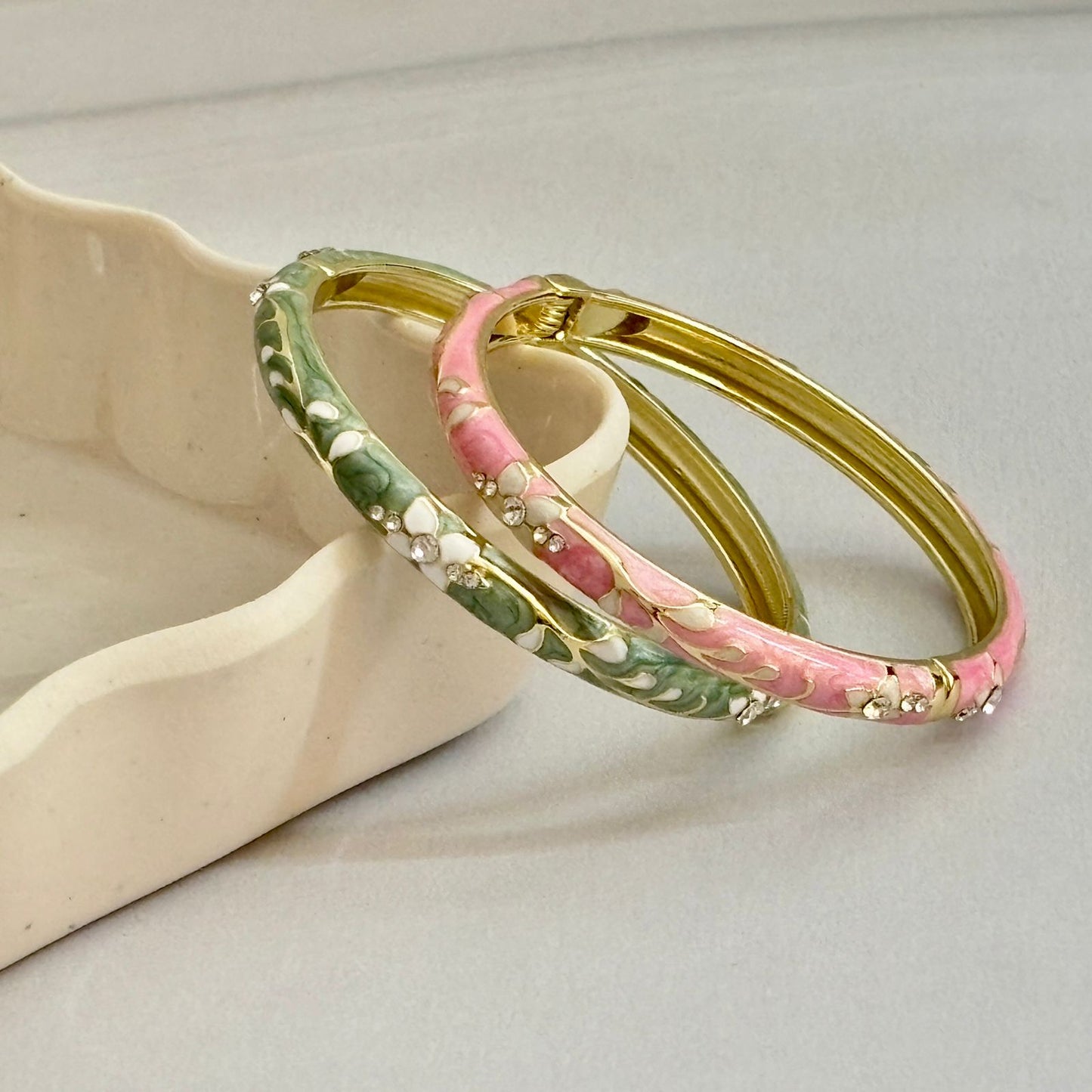 Women Thin Flower Enamel Kada Bracelet