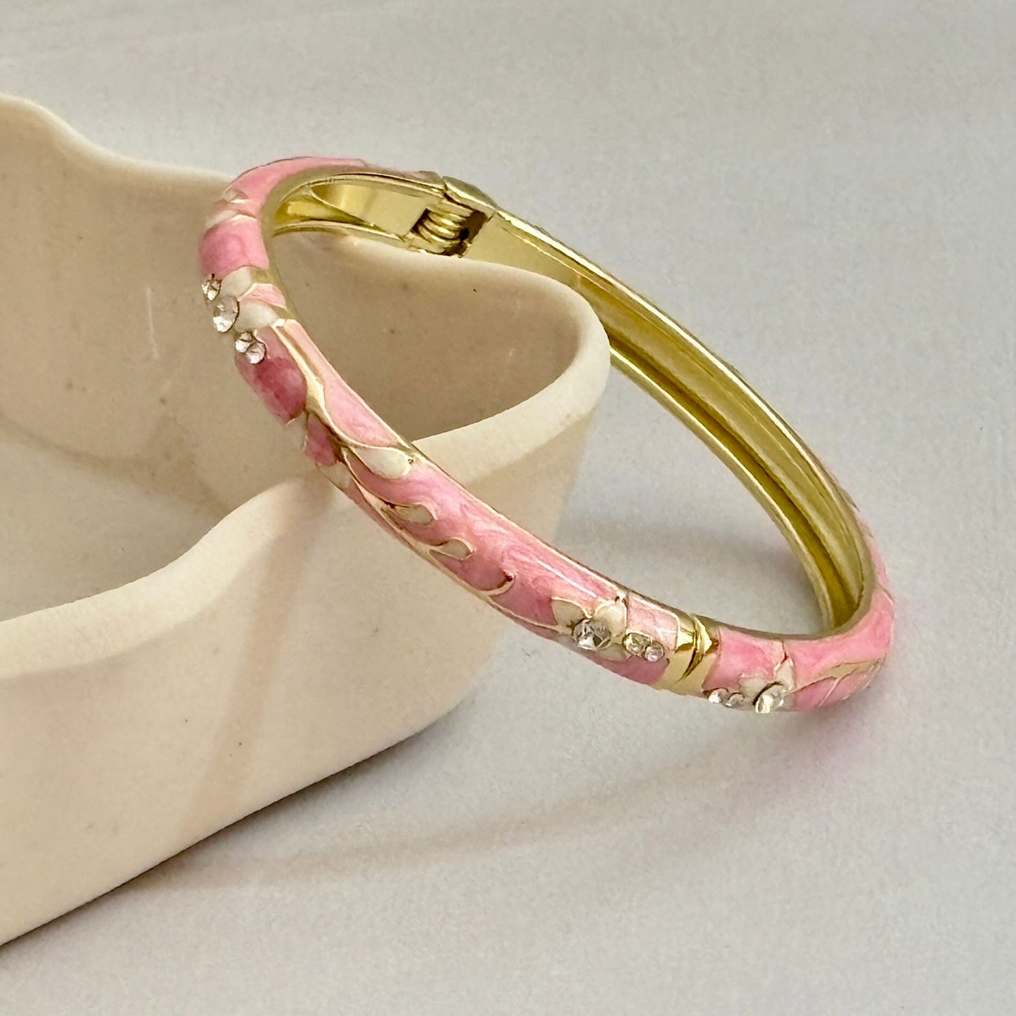 Women Thin Flower Enamel Kada Bracelet