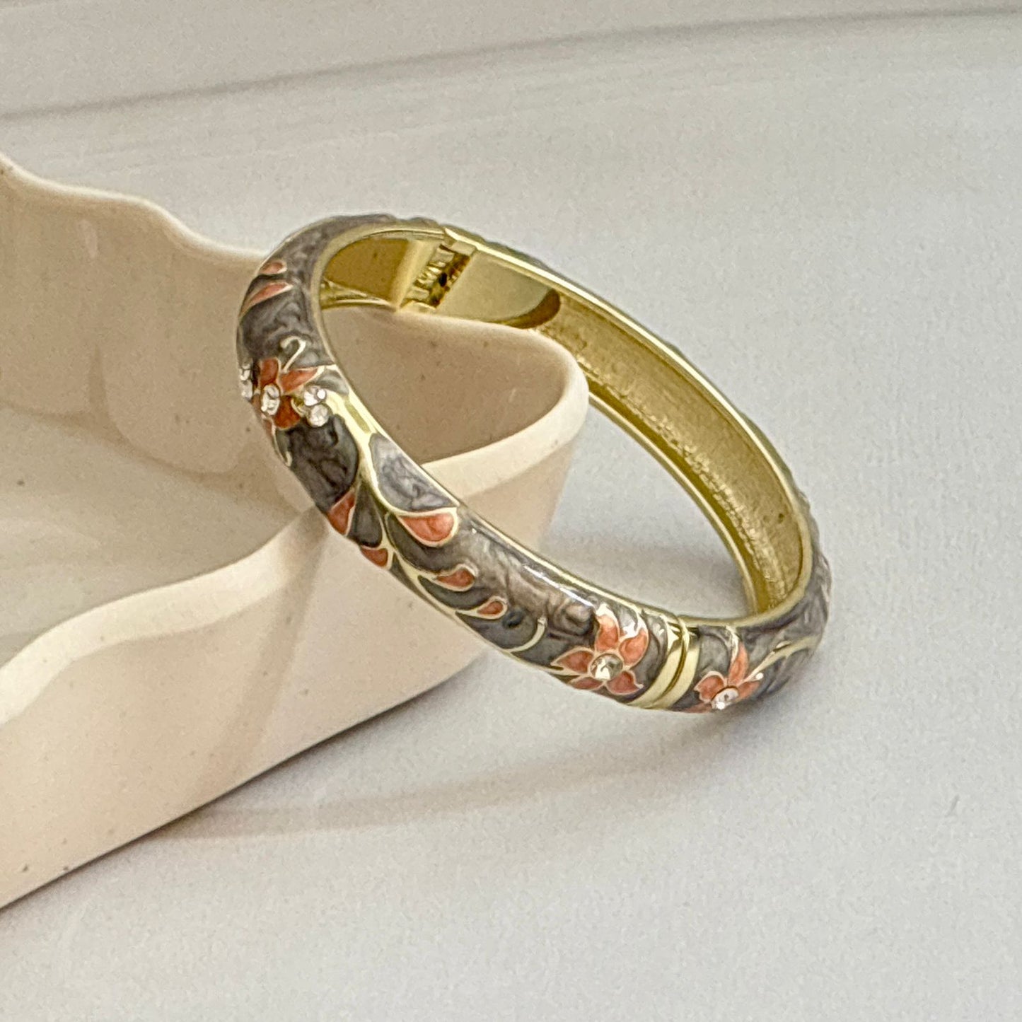 Women Thick Flower Enamel Kada Bracelet