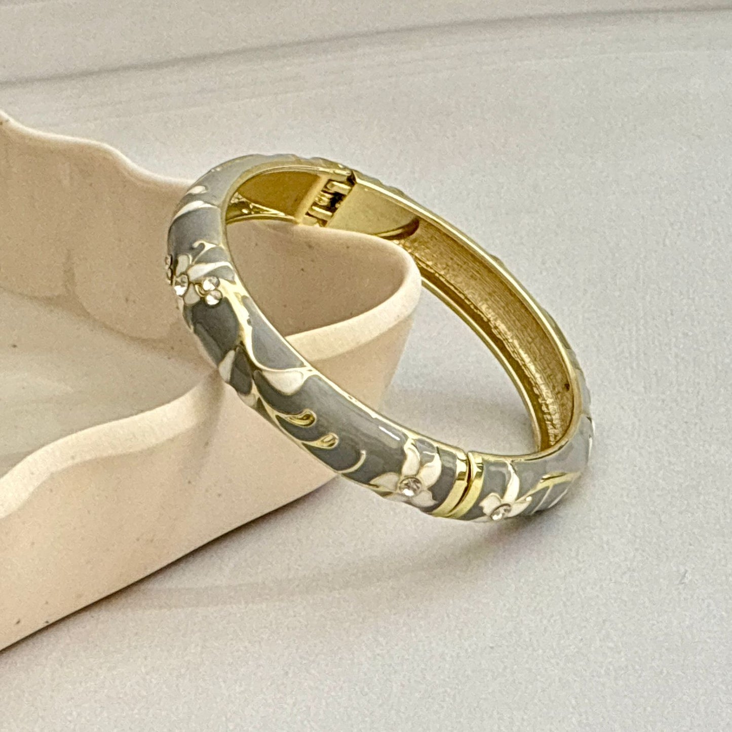 Women Thick Flower Enamel Kada Bracelet