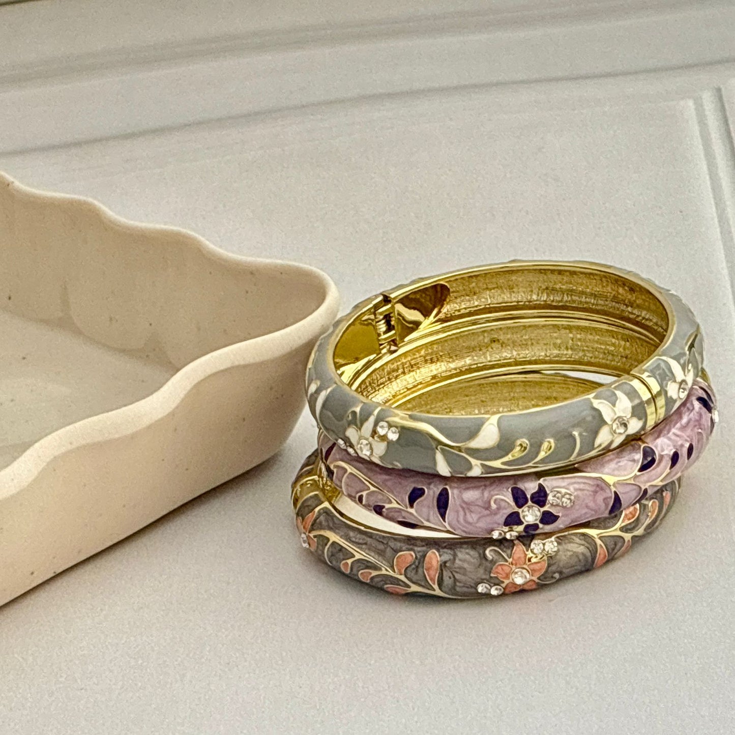 Women Thick Flower Enamel Kada Bracelet