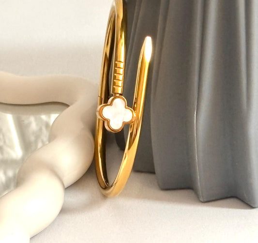 Women Golden Clover Nail Kada Bracelet (Anti Tarnish)