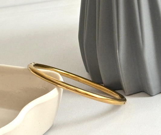 Women Golden Plain Kada Bracelet (Anti Tarnish)