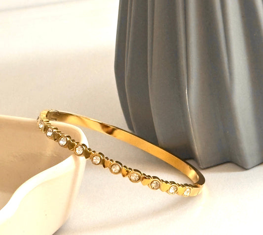 Women Golden Diamond Heart Kada Bracelet (Anti Tarnish)