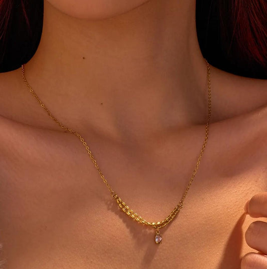 Women Chain Stone Curve Necklace (Anti Tarnish)