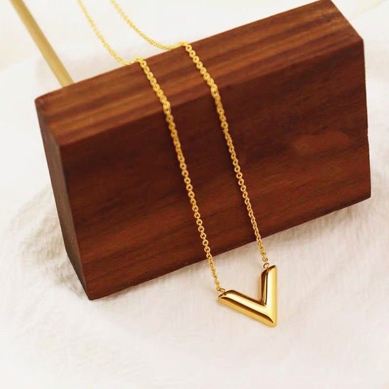 Golden Chevron Women Necklace (Anti Tarnish)