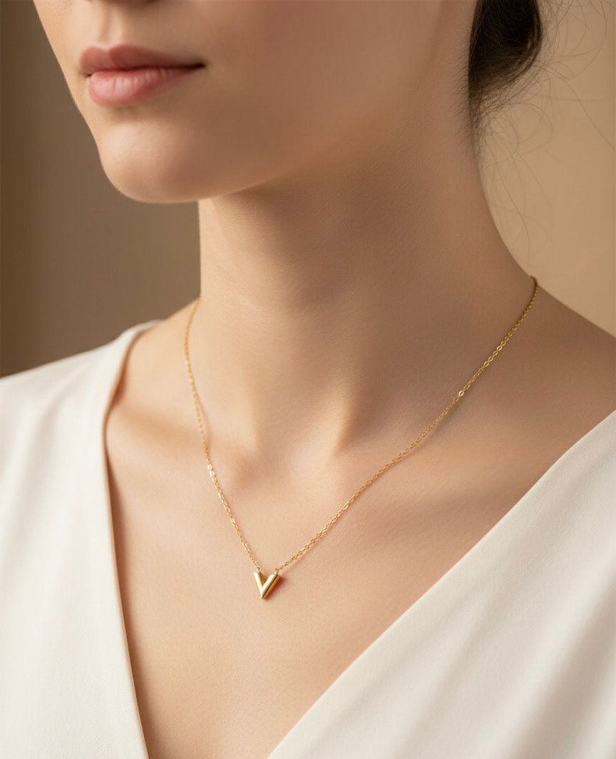 Women V Minimal Necklace (Anti Tarnish)